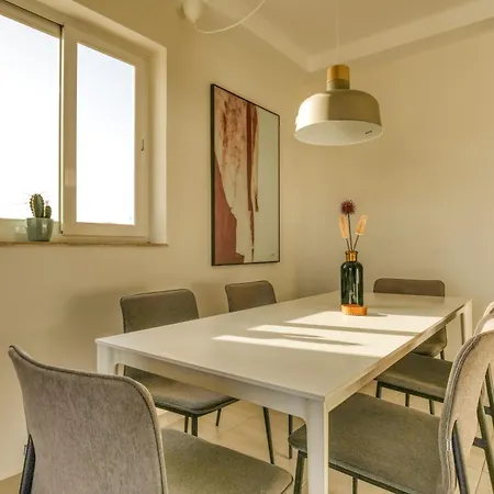 アパート Modern 3bd Spacious With Terrace - Close To Yacht Marina ムサイダ