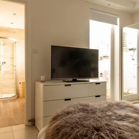 Modern 3bd Spacious With Terrace - Close To Yacht Marina Appartamento