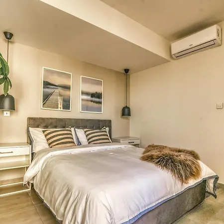 Modern 3bd Spacious With Terrace - Close To Yacht Marina *