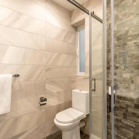 Modern 3bd Spacious With Terrace - Close To Yacht Marina Διαμέρισμα