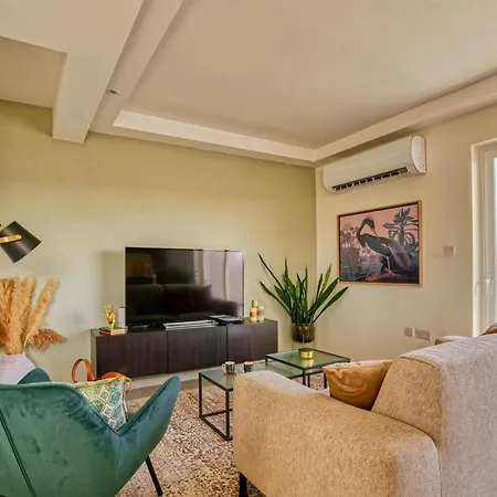 Modern 3bd Spacious With Terrace - Close To Yacht Marina Appartamento