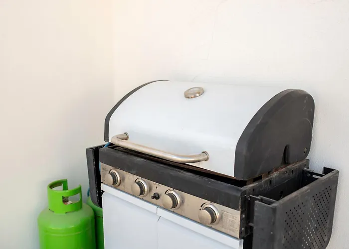 Modern 3bd Spacious With Terrace - Close To Yacht Marina アパート ムサイダ